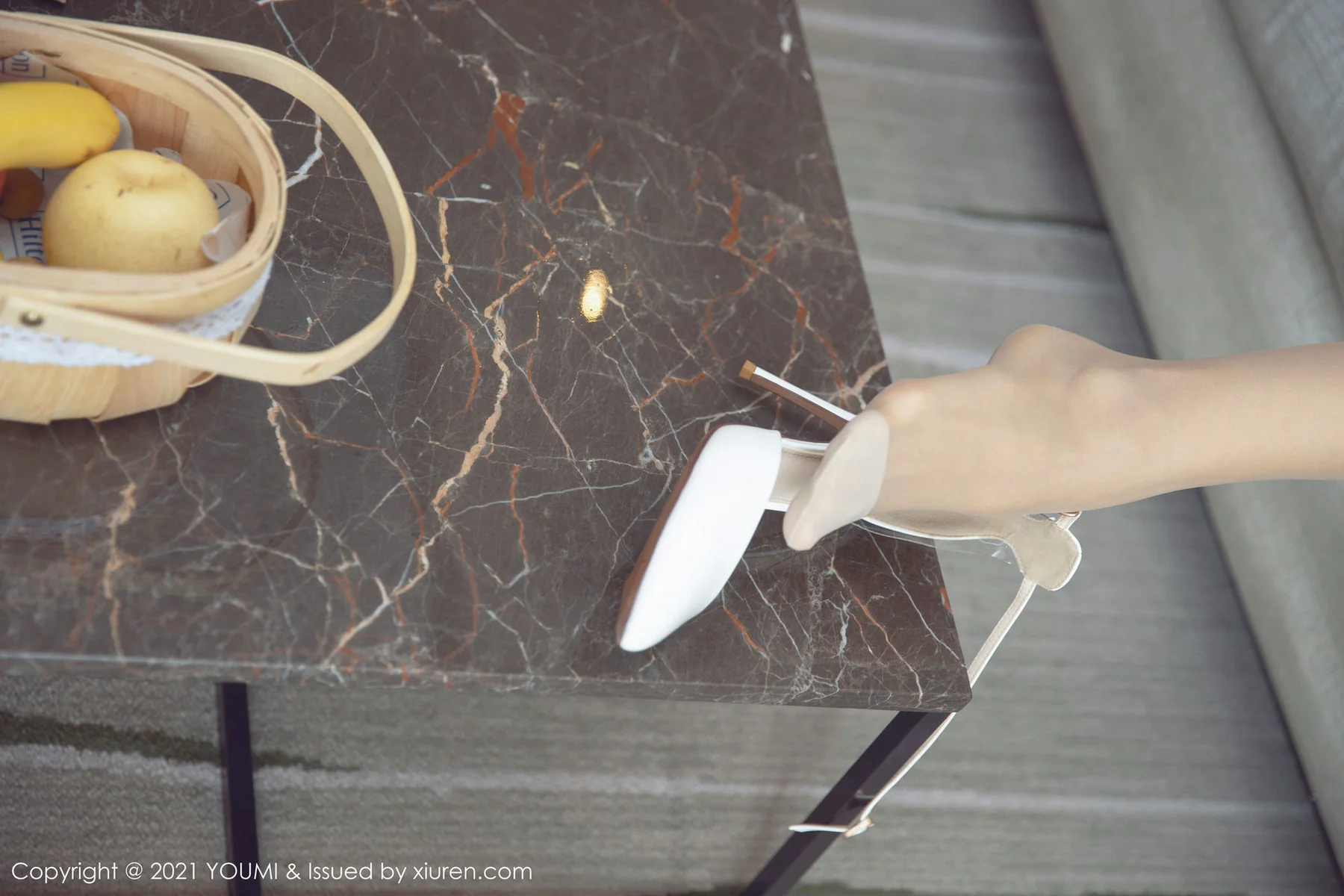 YOUMI 尤蜜荟 Vol.646  酥胸圆润美臀 蓝夏Akasha 性感写真33 - 3