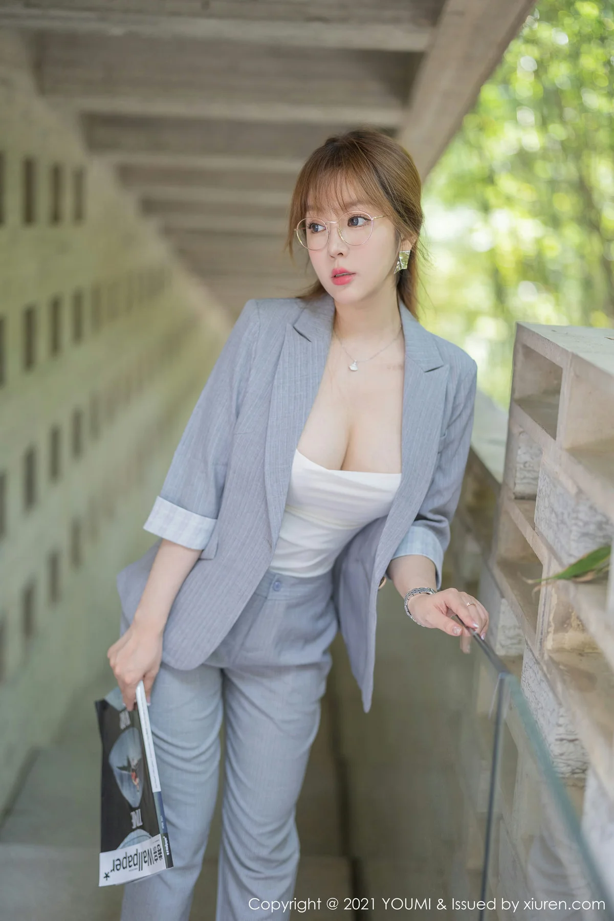 YOUMI 尤蜜荟 Vol.687 熟女职场OL 王雨纯 阳朔旅拍1 - 5