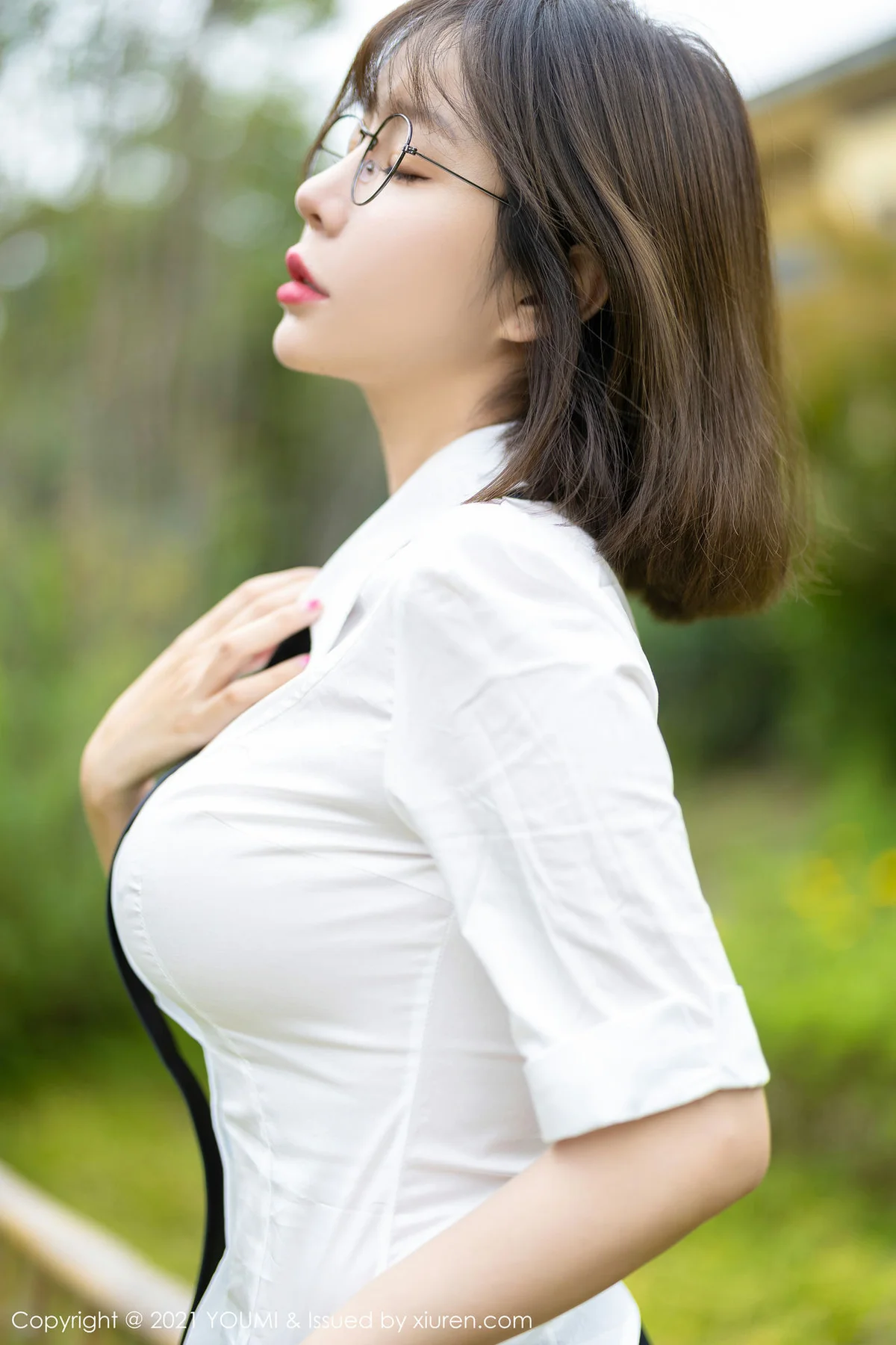 YOUMI 尤蜜荟 Vol.717 黑丝眼镜OL 王雨纯 成都旅拍1 - 10