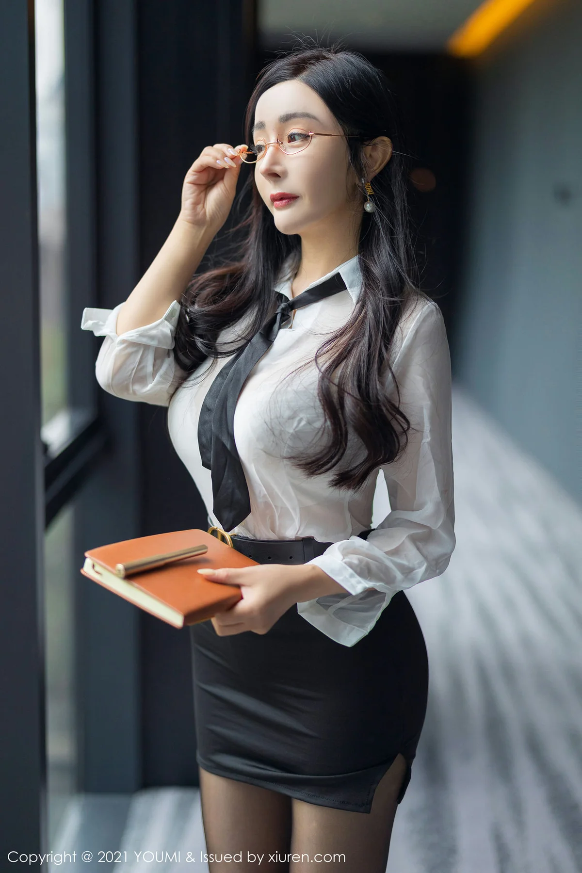 YOUMI 尤蜜荟 Vol.723 丰腴身姿 允爾 巨乳制服2 - 1