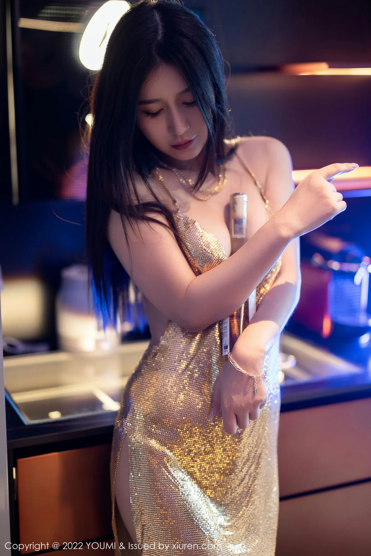 YOUMI 尤蜜荟 Vol.823 闪亮吊带裙 laura阿姣 第二套写真1 - 4