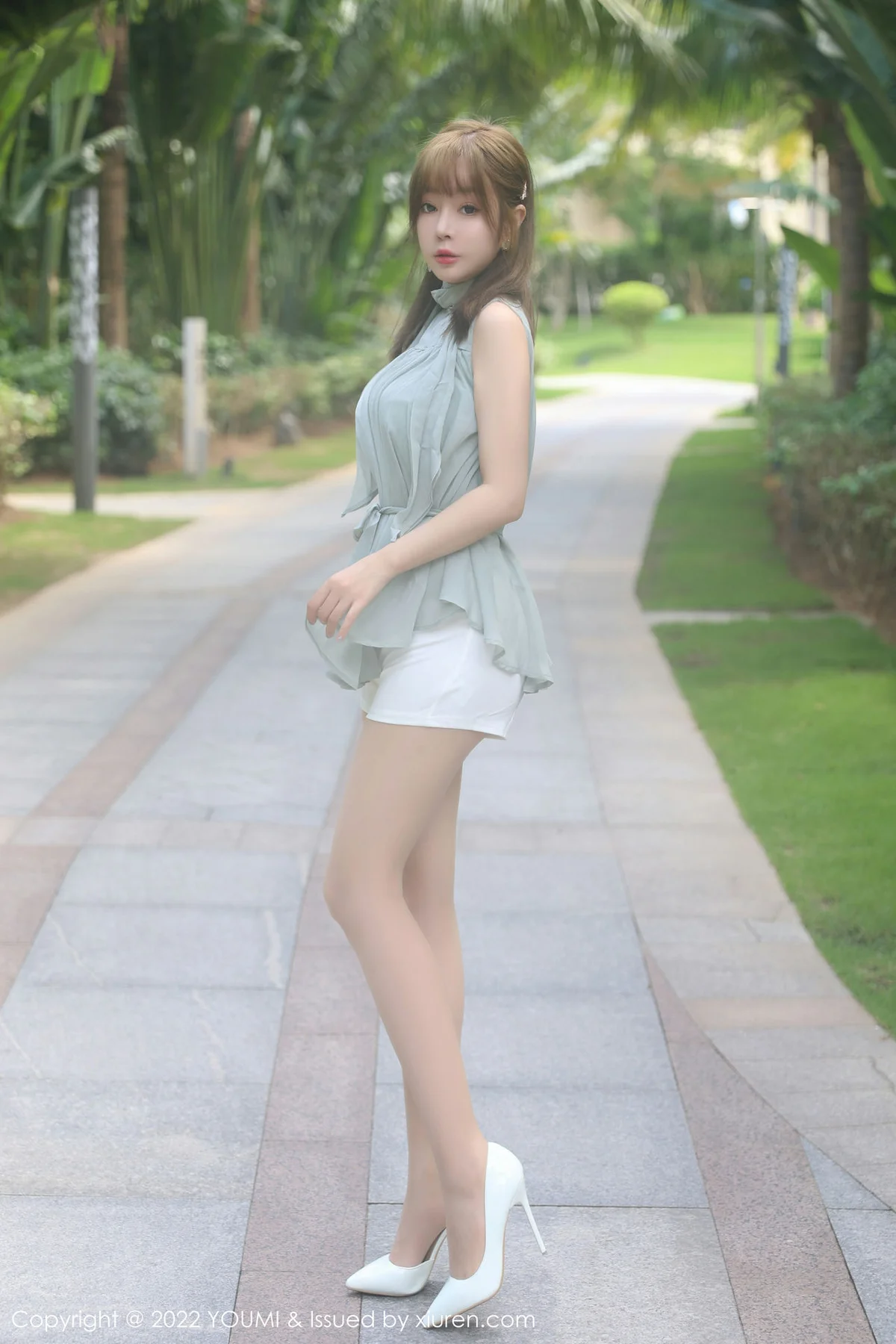 YOUMI 尤蜜荟 Vol.841 王雨纯 原色丝袜海南万宁旅拍 - 1