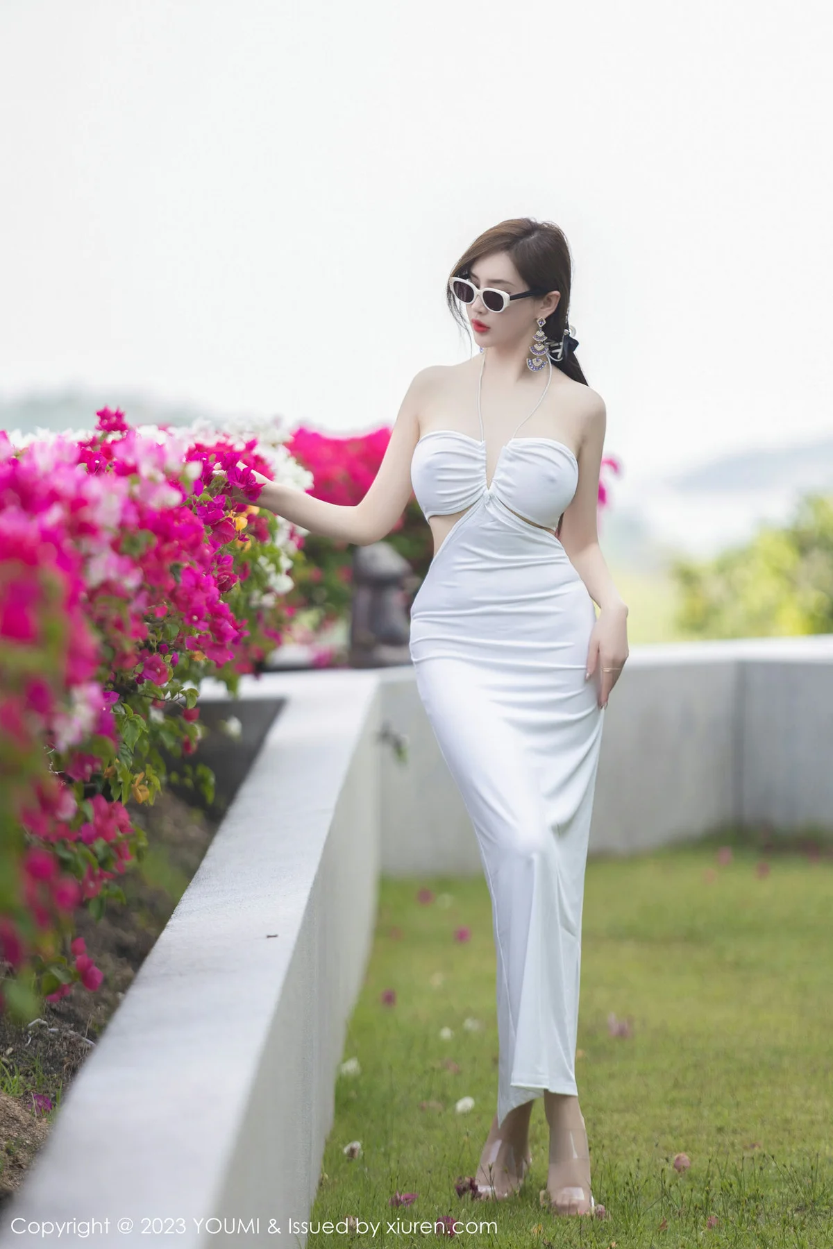 YOUMI 尤蜜荟 Vol.931 Carol周妍希 白色轻透连身长裙泰国旅拍2 - 3
