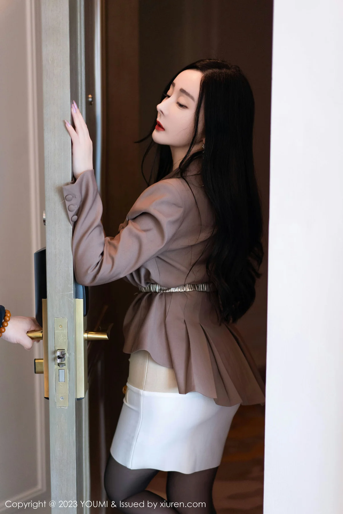 YOUMI 尤蜜荟 Vol.950 允爾 魅惑黑丝性感写真11 - 2