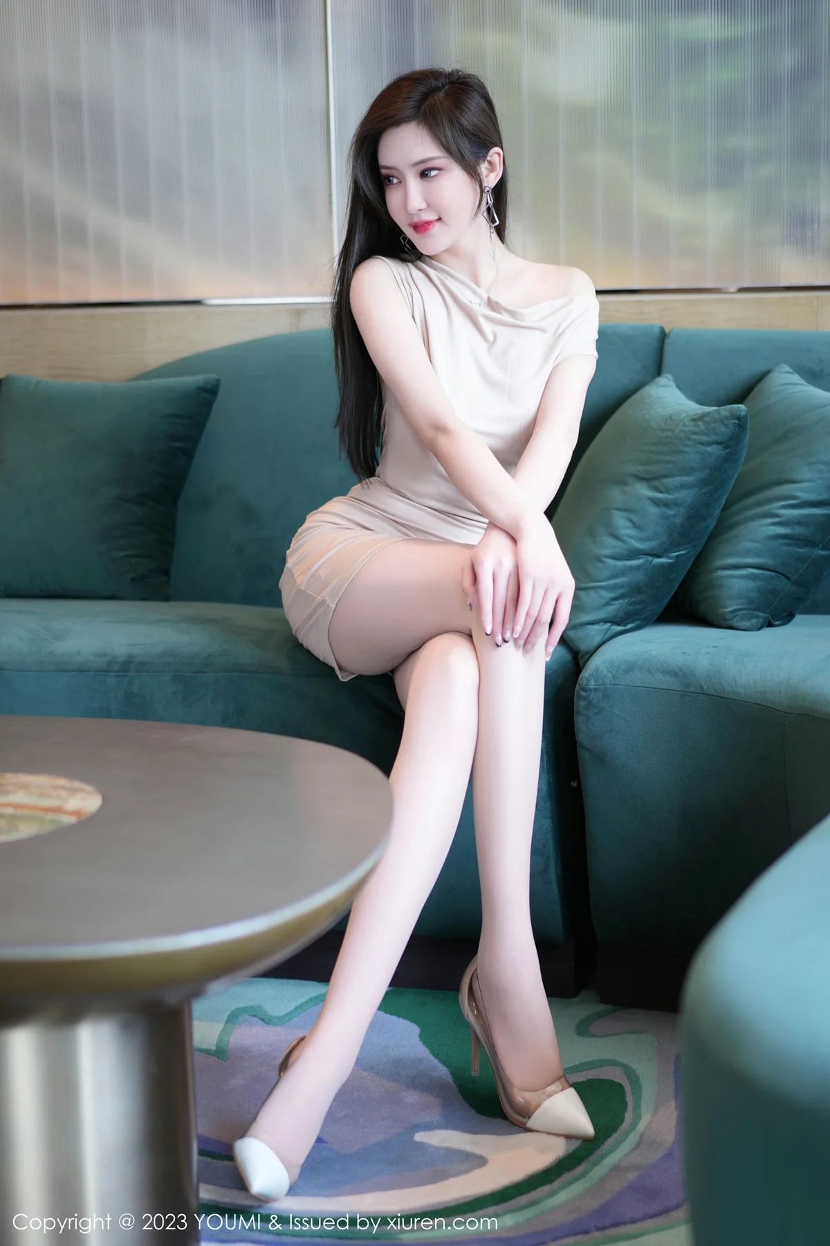 YOUMI 尤蜜荟 Vol.957 Carol周妍希 杏色露脸短裙成都心愿旅拍1 - 3