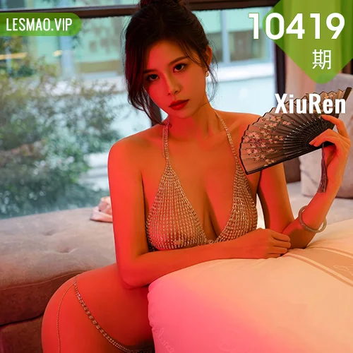 XiuRen 秀人 No.10419 玫瑰我爱你 街拍浅色旗袍